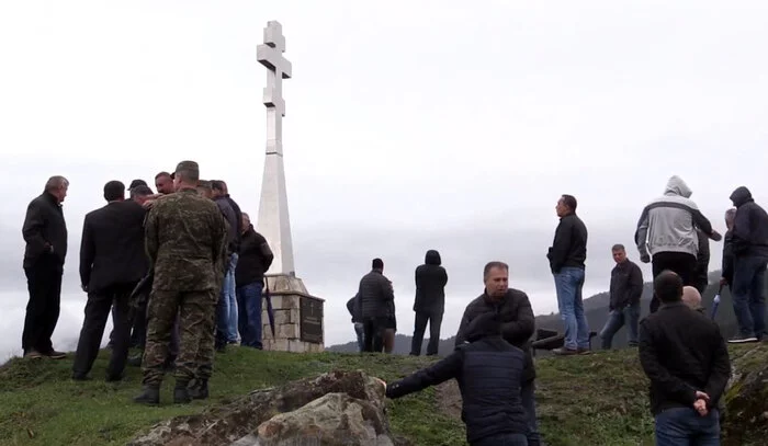 Вишеград. Республика Сербская - Памятник, Достопримечательности, Церковь, Храм, Архитектура, Босния и Герцеговина, Река, Каньон, Смотровая площадка, Экскурсия, Нобелевская премия, ЮНЕСКО, Сербы, Красота природы, Монастырь, Политика, Сербия, Мост, Еда, Видео, Без звука, Вертикальное видео, YouTube, Длиннопост