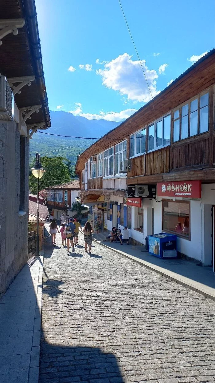Walking the streets of Gurzuf, you involuntarily feel like a foreign tourist... - My, Туристы, Tourism, Hike, Mountain tourism, Travels, Crimea, Relaxation, Vacation, Longpost