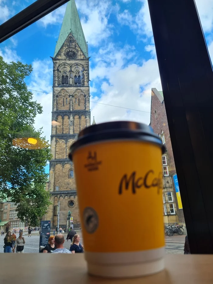 View from McDonald's. Contrast - My, Germany, McDonald's, St. Peter's Basilica, Bremen, Coffee