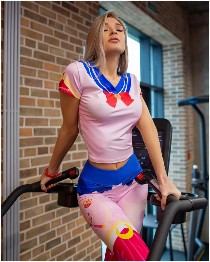 Here is such a beauty in advertising clothes of the new Sailor Mur collection - Girls, Gorgeous, Booty, Sailor Moon, Matroska, Sexuality, Tight clothing, Elastic, Cosplay, Hips, Sneakers, Navel, Longpost