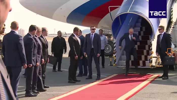 Vladimir Putin arrived in Iran for talks. What might be in the briefcase of his bodyguards? - Politics, news, Russia, Society, TASS, Iran, Turkey, Syria, Negotiation, Vladimir Putin, Tehran, Security, Briefcase, Question, Soundless, Video