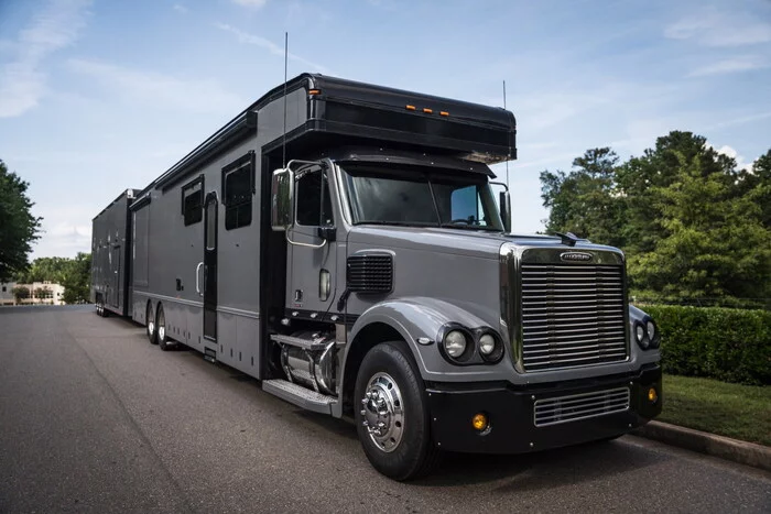 $425,000 motorhome with two-car garage unveiled in US - Auto, Truck, House on wheels, Tuning, Freightliner, Coronado, USA, Ixbt, Longpost