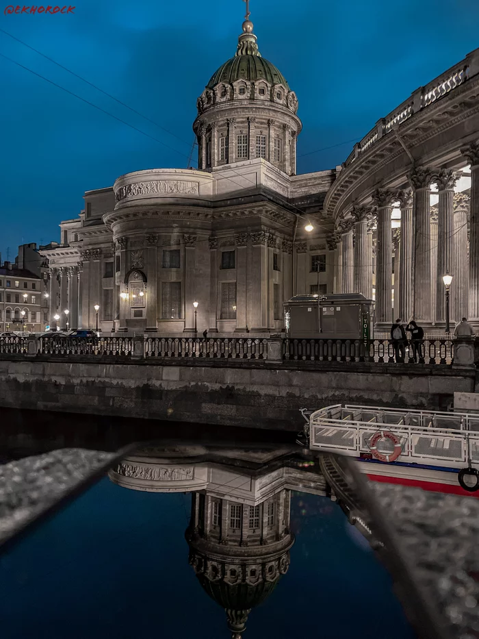 Kazan Cathedral - My, Saint Petersburg, Architecture, Kazan Cathedral, Town, Cities of Russia, The cathedral, Reflection, The photo, Mobile photography