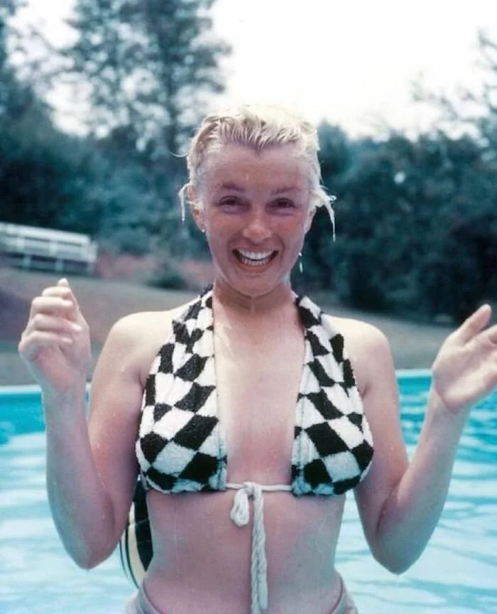 Awesome smiling and no makeup Marilyn Monroe, 1955 - Longpost, USA, Old photo, Naturalness, Natural beauty, beauty, Classic, Hollywood, Actors and actresses, Biography, Gorgeous, Celebrities, 50th, Marilyn Monroe