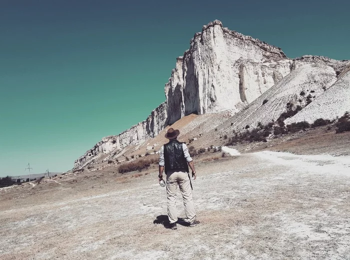 white rock - My, Vital, Travels, Tourism, Nature, Туристы, The mountains, Crimea, Hike, Mountain tourism, The rocks, Summer, Loneliness, Heat, The sun, The photo