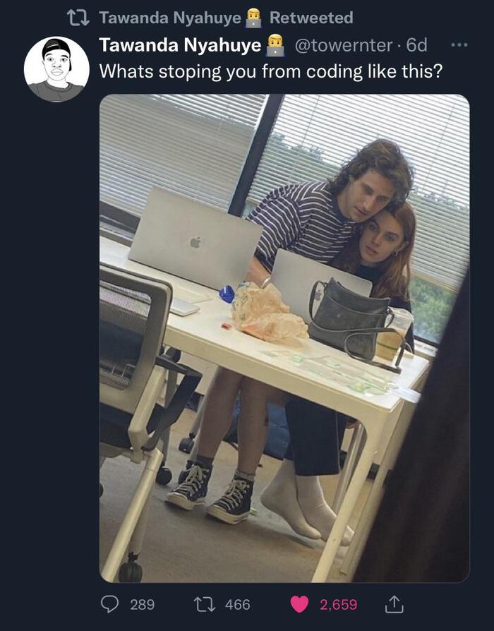 А как у вас проходит код-ревью? Практикуете парное программирование?