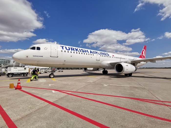 Эпизоды из жизни аэропорта, HAJ - Buon giorno!