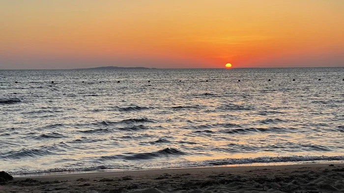 Ещё немного алых рассветов - Моё, Море, Юг, Отпуск, Рассвет, Пляж, Фотография