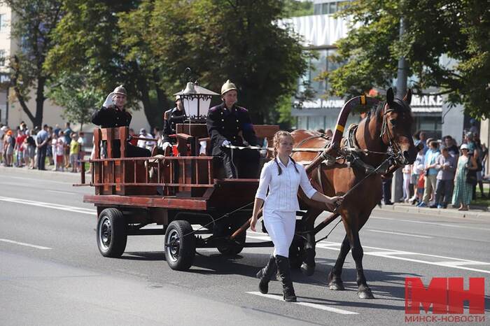 In Minsk, the day of the fire service was celebrated with a parade of rescue equipment from different eras - Republic of Belarus, Firefighters, Fire engine, Parade, Minsk, Longpost