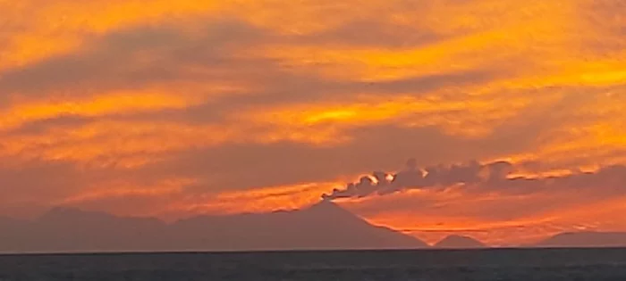 Reply to the post “Isn’t it time for us, my friends, to take a swing at another battle of sunsets?” - My, Battle of sunsets, Sunset, Sea, Kurile Islands, Pacific Ocean, Volcano, Reply to post