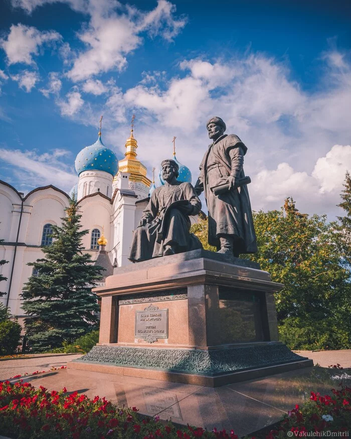 Зодчие Казанского Кремля - Моё, Казань, Татарстан, Фотография, Архитектура, Церковь, Памятник, Кремль, Пейзаж, Город, Цветы