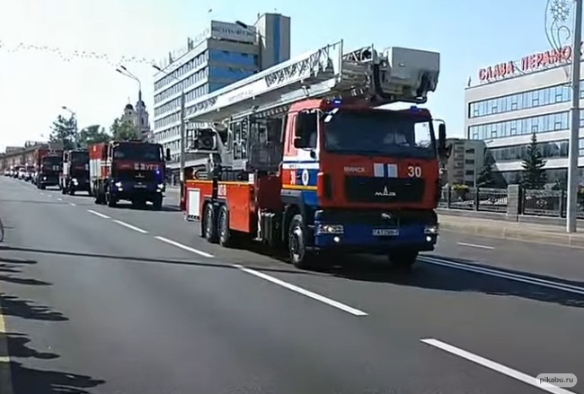 В Минске день пожарной службы отметили парадом спасательной техники разных эпох - Республика Беларусь, Пожарные, Пожарная машина, Парад, Минск, Длиннопост