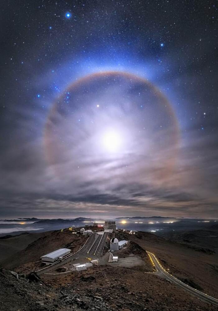 Lunar halo over Chile's La Silla observatory - Halo, moon, Planet, Observatory, Astronomy, Stars, Astrophoto, Space, Land, Milky Way, Starry sky