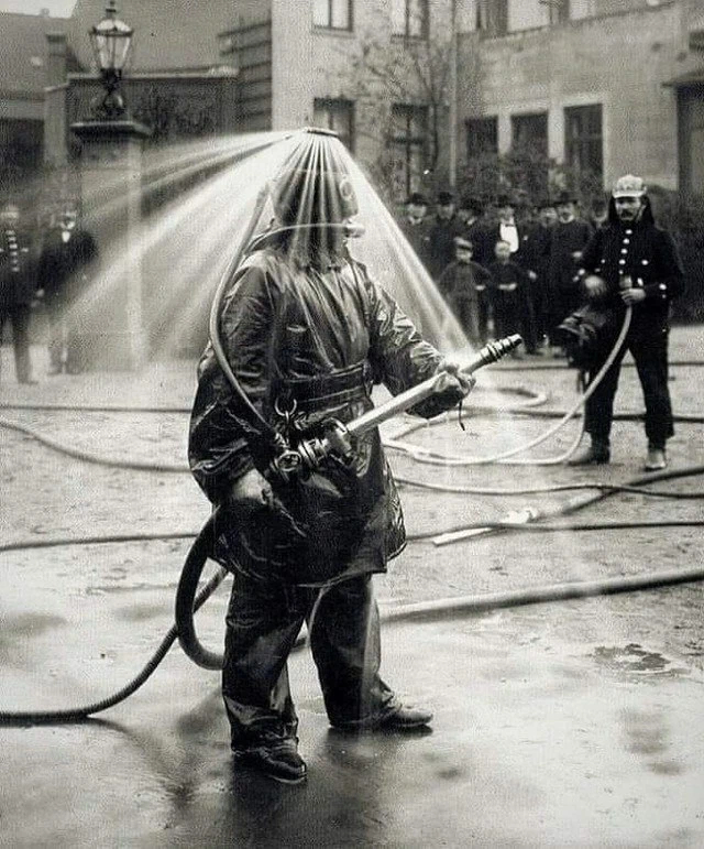 Fireman suit, 1900s - Firefighters, Water, Demonstration, Costume