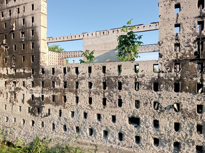 Помогите строители