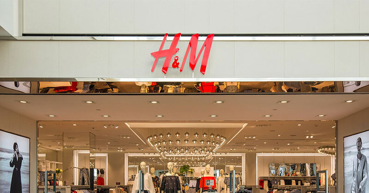 Https m com h. Шведский ритейлер h&m. Магазин HM. H M магазин одежды. Магазин н м.