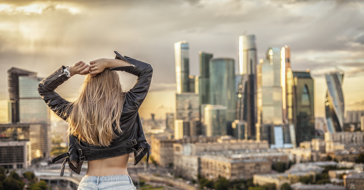 Одеваешь ночь. Паулина Роттердам. Фотограф Гудвин на крыше. Популярные краши многих девушек. Девушки в своем городе.