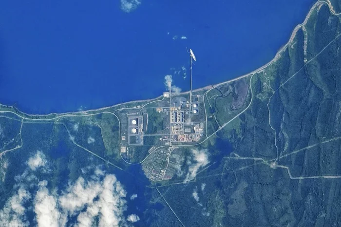 Korsakov filmed Korsakov from space - Sakhalin, Travel across Russia, Sea, Roscosmos, Korsakov, SPG, Gas, Oil, Liquefied gas, Production, ISS, View from the ISS