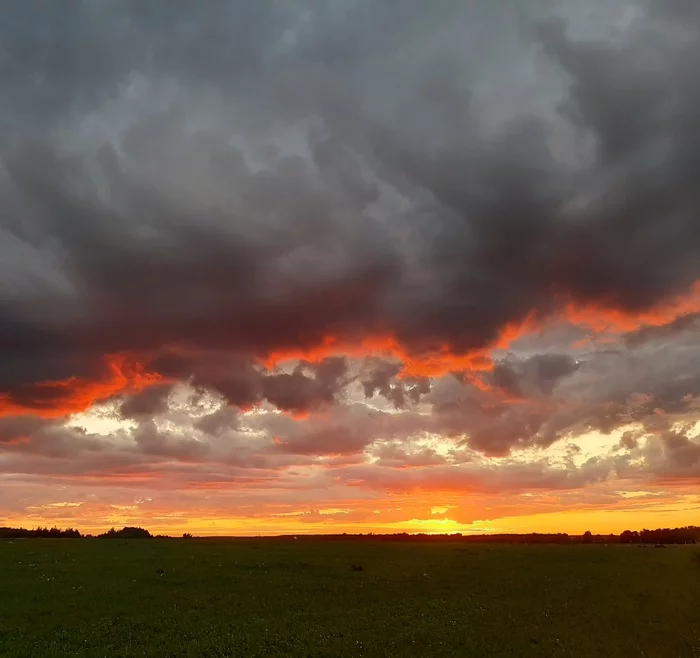 Sunset over Barybino - My, Nature, Natural phenomena, Sunset, Clouds, Barybino