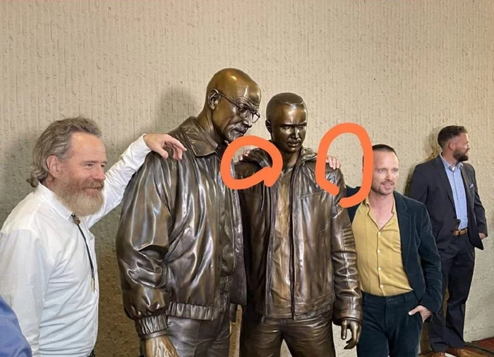 Reply to Breaking Bad Statues of Walter and Jesse Installed in Albuquerque - Sculpture, USA, Opening, The Way: Breaking Bad The Movie, Albuquerque, Serials, Ceremony, Legend, news, Actors and actresses, Brian Cranston, Aaron Paul, Reply to post, El Camino: Breaking Bad