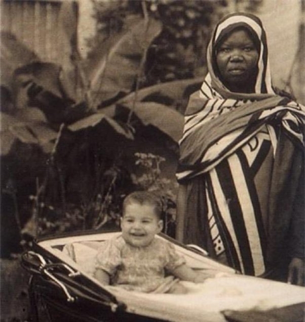Future Freddie Mercury with a nanny, Zanzibar, 1947 - Freddie Mercury, The singers, Old photo, Children