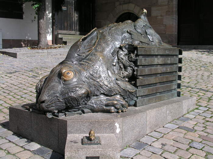 Durer Hare. Sculptor Jurgen Hertz. Nuremberg - Hare, Albrecht Durer