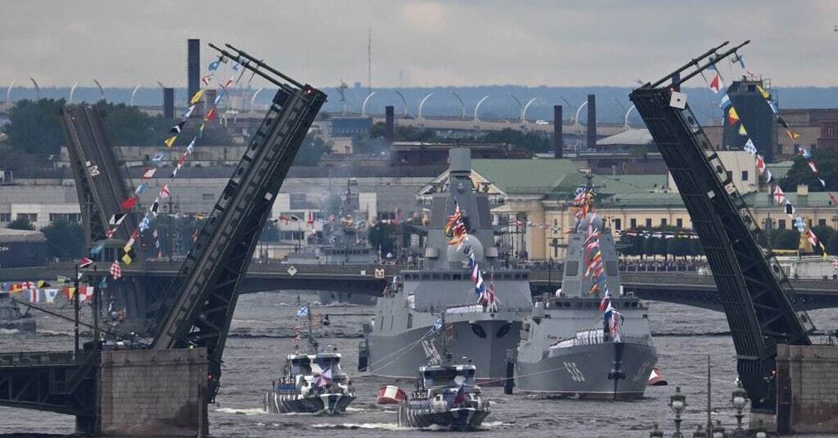 Морской Парад В Санкт Петербурге Фото