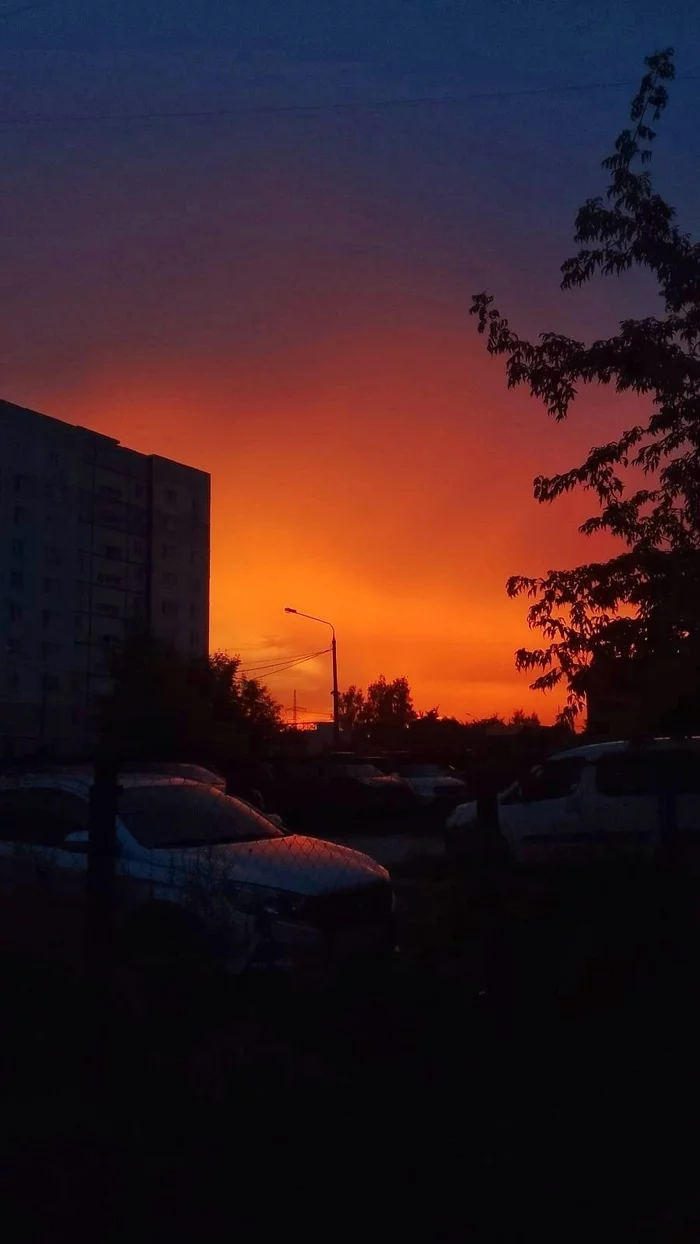 warm sunset - My, Sunset, Moscow region, Mobile photography, Panel house, Courtyard