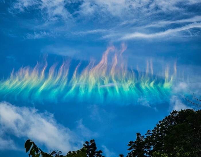 A fresh shot of a fiery rainbow - Fire Rainbow, The sun, Atmospheric phenomenon, Cirrus clouds, Planet Earth, Sky, Rainbow