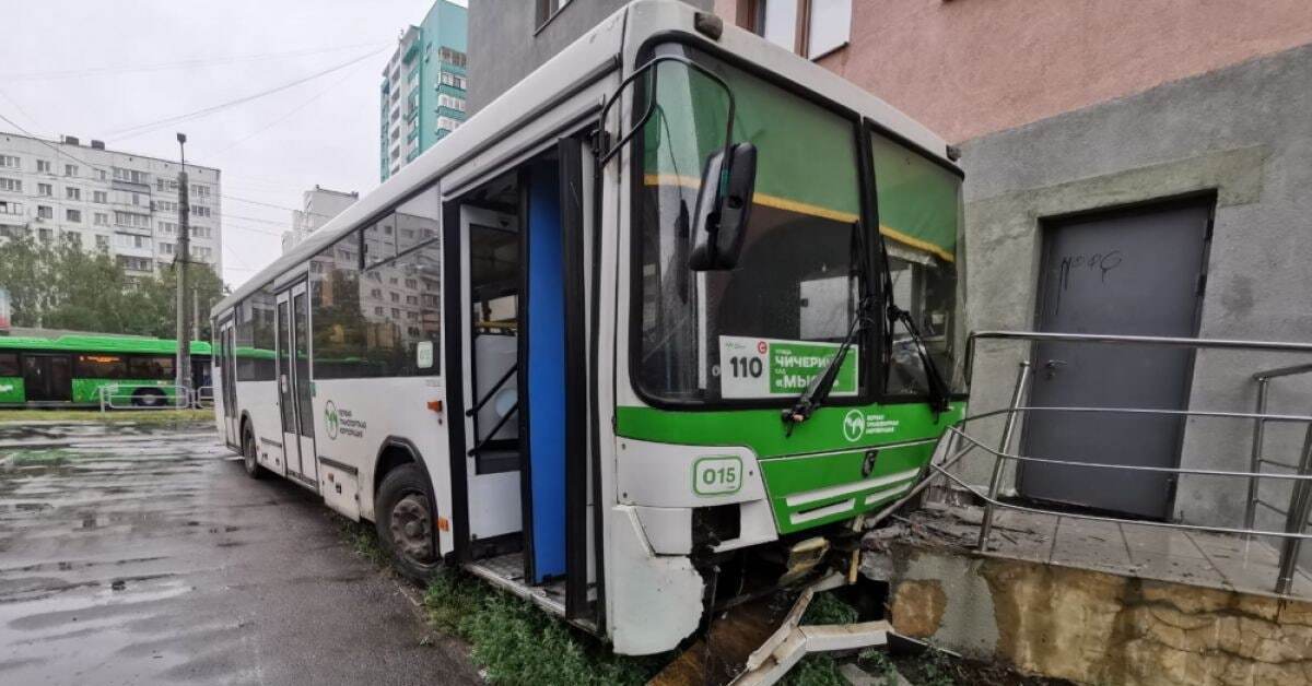 81 автобус челябинск. Пассажирский автобус. Автобус Челябинск. Низкопольные автобусы Челябинск.