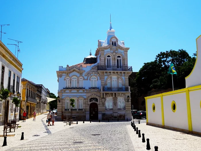 Pseudo-historical buildings in Faro - My, Travels, Portugal, Algarve, Faro, Architecture, Modern architecture, Eclecticism, The photo, sights, Bark, Castle