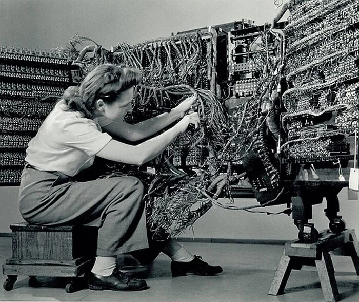 Connecting an IBM computer. USA. 1958 - Old photo, The photo, Black and white photo, Computer, 50th, USA