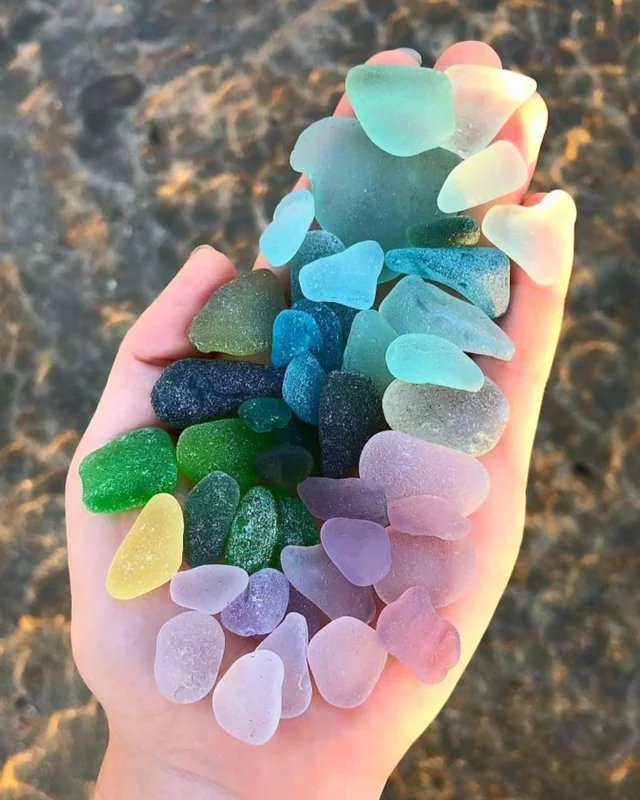 beach candies - beauty, A rock, Glass, Beach