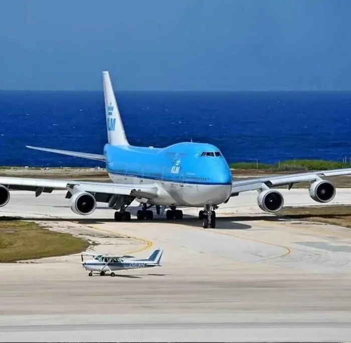 Plug and Tarapunka - Boeing 747, Airplane, Cessna, The photo