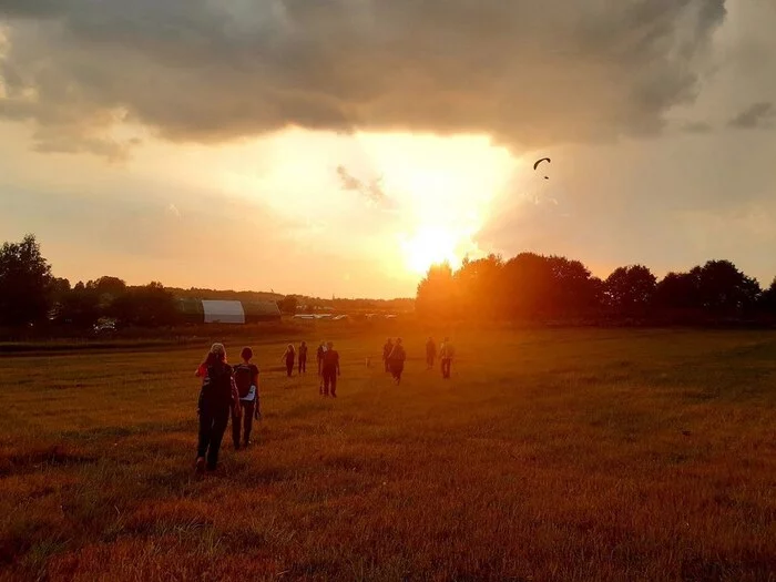 Let's go into the sunset - My, Mobile photography, Подмосковье, Yakhroma, Hike, Paragliding, Sunset