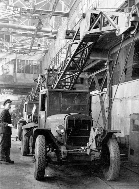 Tap - Auto, Zis 5, Truck crane, the USSR, 30th, The photo, Car factory, Conveyor