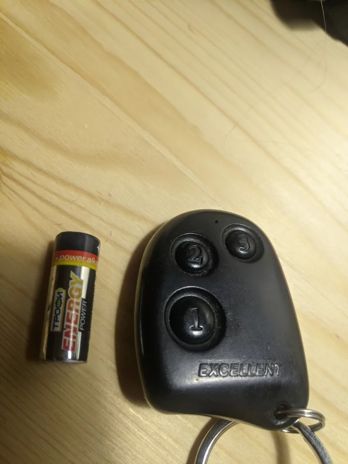 Replacing the battery in the alarm key fob - My, Signaling, Auto, Battery, Keychain, Replacement, Electrician, The strength of the Peekaboo, Longpost