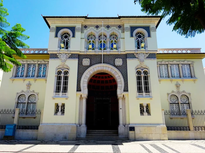 Pseudo-historical buildings in Faro - My, Travels, Portugal, Algarve, Faro, Architecture, Modern architecture, Eclecticism, The photo, sights, Bark, Castle