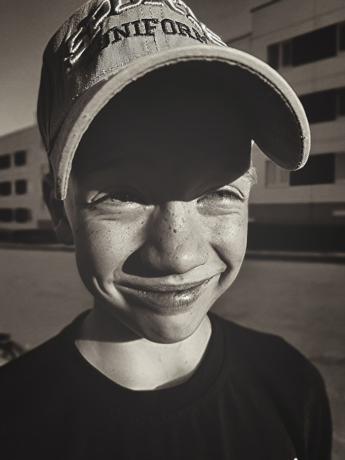 — А че это вы тут делаете, а?