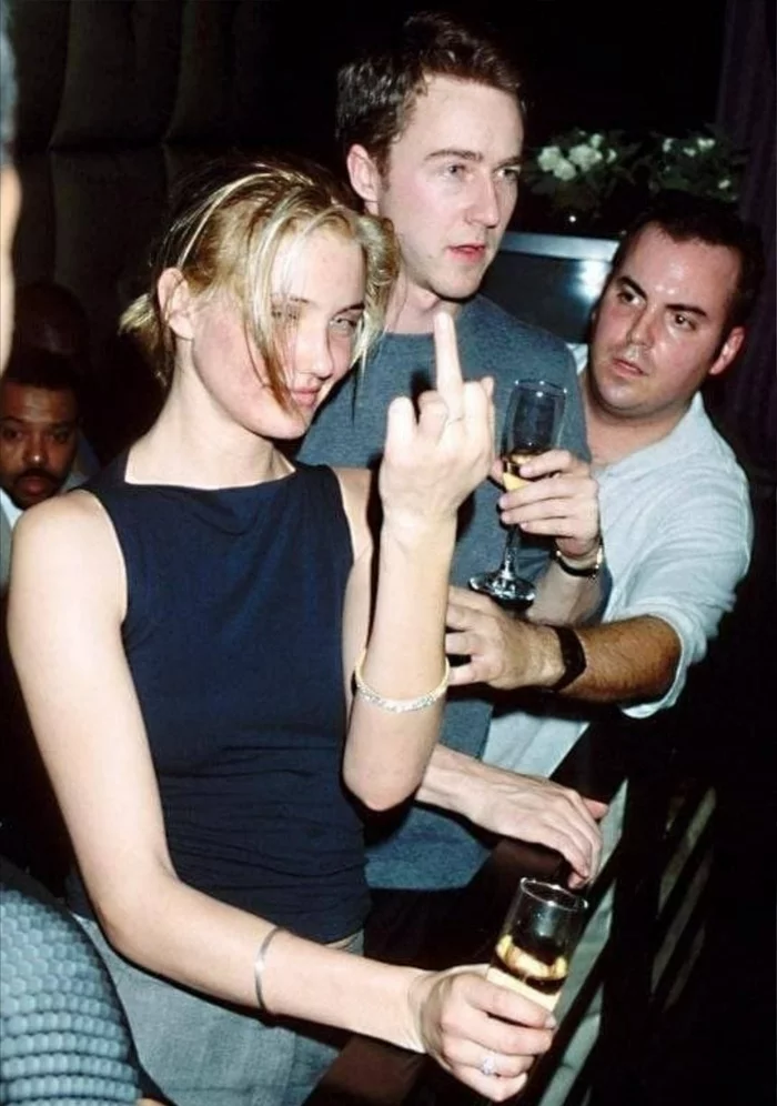Cameron Diaz and Edward Norton relax at a party in Miami, January 1999 - The photo, Old photo, 90th, Actors and actresses, Edward Norton, Celebrities, Cameron Diaz