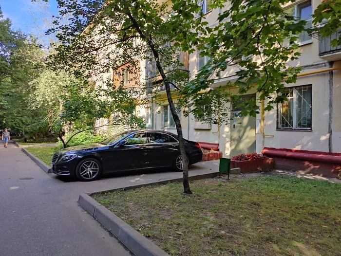 Prince from Khrushchev - Rudeness, Parking, Motorists, The photo, Entrance, Autoham, Mercedes