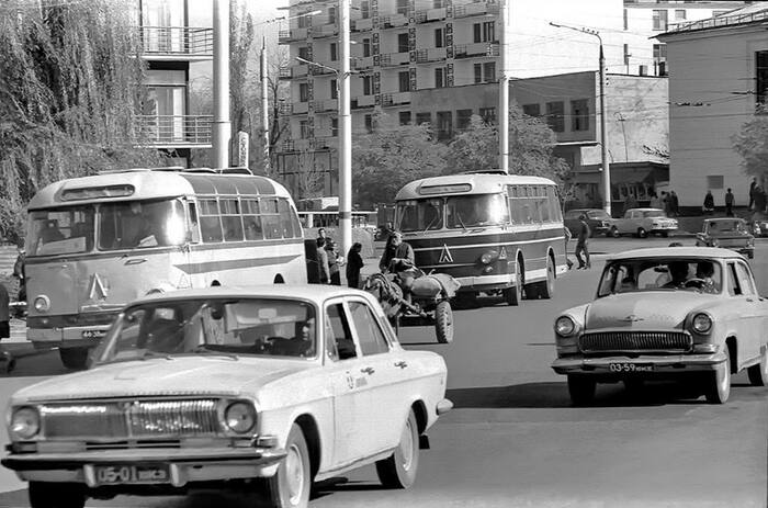 On the street of our city - Auto, Town, Kazakhstan, the USSR, Shymkent, The photo, 1973, Black and white photo