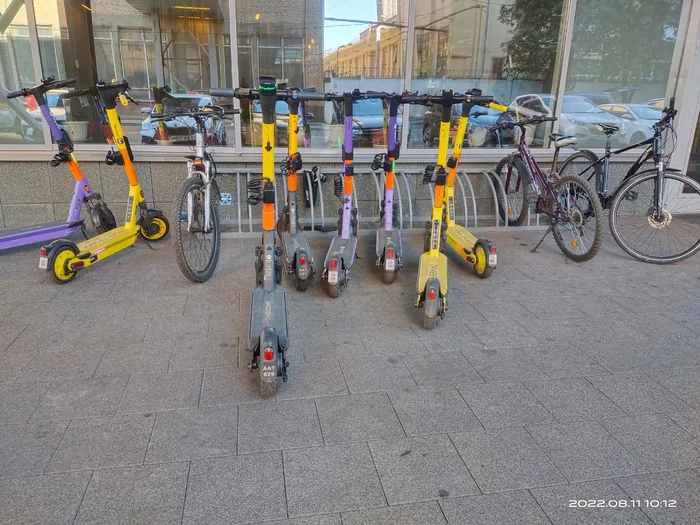 I park like a walleye - My, Parking, Infuriates, Kick scooter, Scooter rental, A bike, Longpost