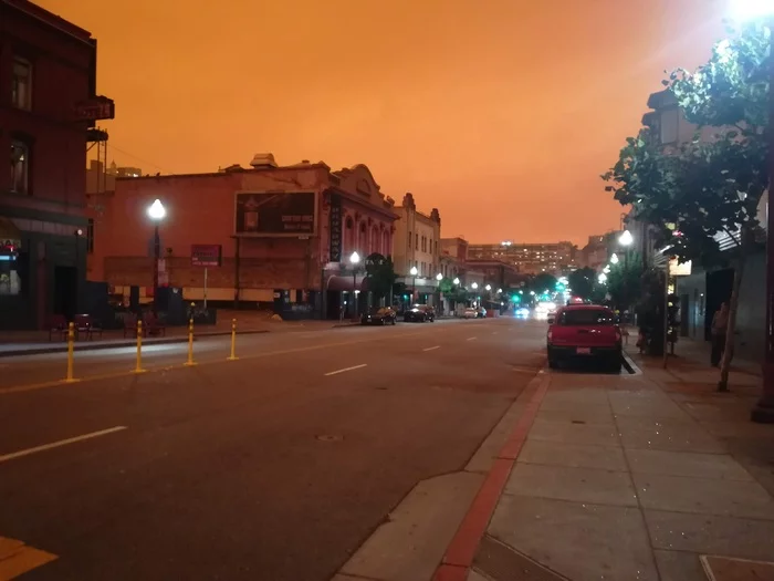 Reply to the post There's a little bit of Armageddon in LA - My, USA, Fire, Forest fires, Los Angeles, Video, Vertical video, Reply to post, Longpost, The photo