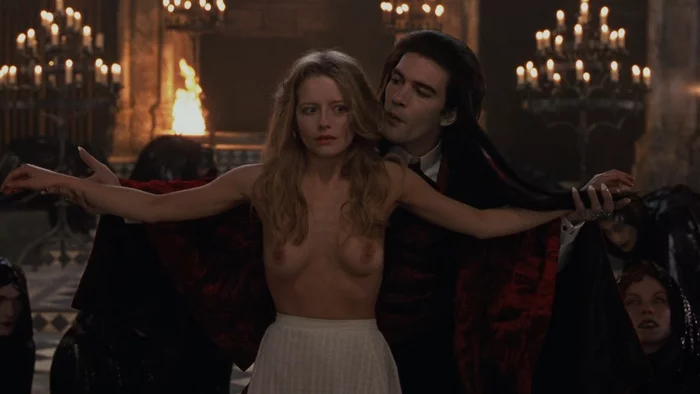 Сиськи в фильме Интервью с вампиром /Interview with the Vampire: The Vampire Chronicles (1994) - NSFW, Сиськи, Фильмы, Драма, Ужасы, Фэнтези, 90-е, Длиннопост