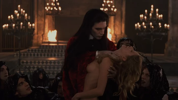 Сиськи в фильме Интервью с вампиром /Interview with the Vampire: The Vampire Chronicles (1994) - NSFW, Сиськи, Фильмы, Драма, Ужасы, Фэнтези, 90-е, Длиннопост