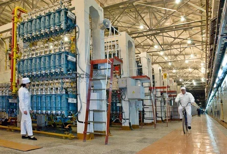 Как обогащают уран: метод центрифужного разделения изотопов Центрифуга, Атом, Изотопы, Атомная энергетика, История, СССР, Наука, Технологии, Длиннопост