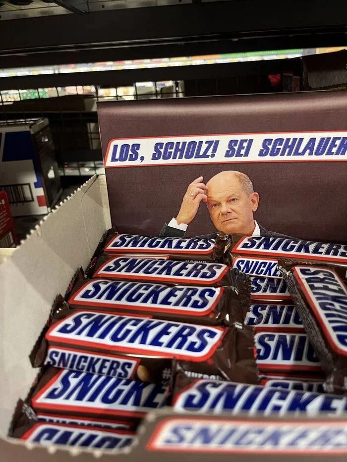 Come on, Scholz! Smarter! - Humor, Politics, Olaf Scholz, Germany, Snickers, Activists, West, Protest, Video, Vertical video, Longpost