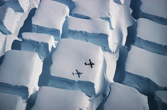 Airplane over a glacier in Antarctica - The photo, Airplane, Glacier, Antarctica, View from above