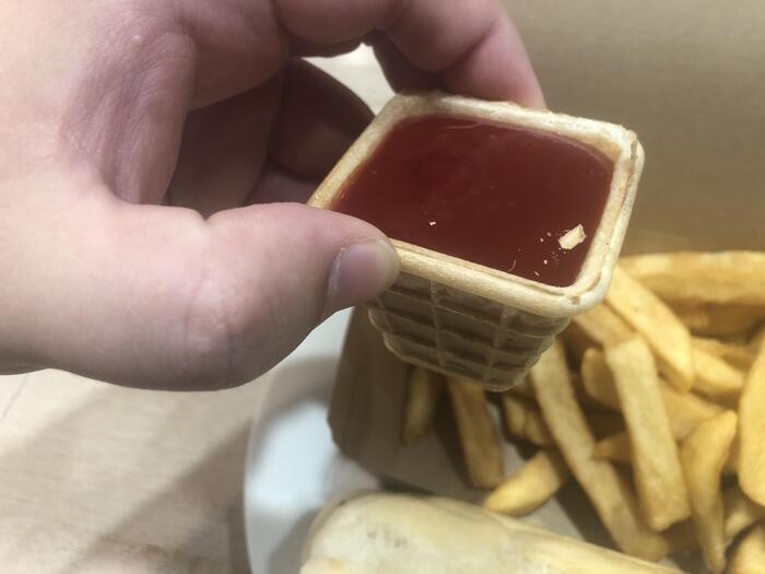 Воистину благословенно заведение, подающее кетчуп в вафельных стаканчиках
